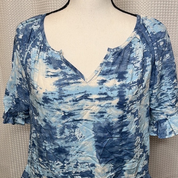 BeachLunchLounge Top Blouse NWT V-neck Ruffles Water Color Blue Small - Picture 3 of 12